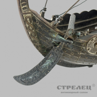 фото — модель корабля викингов «драккар» с символикой ss на парусе, 1941/45 гг.